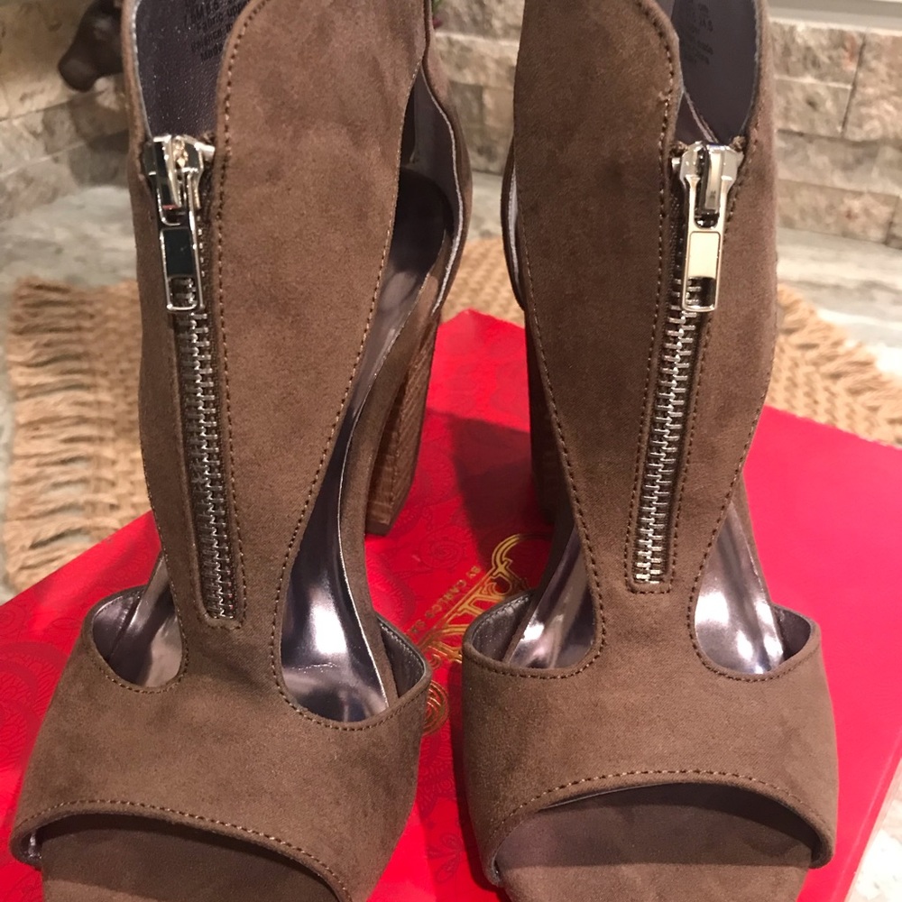 Carlos Santana Block-Heel Sandals 7.5 M